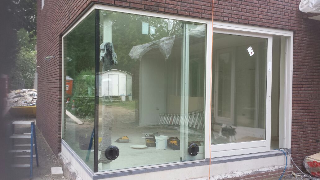 Hoekraam met vast glas